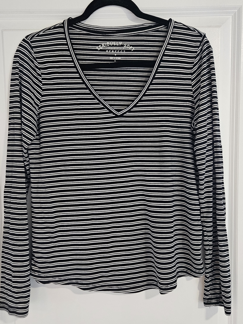 Aeropostale Seriously Soft Perfect V - Size Medium